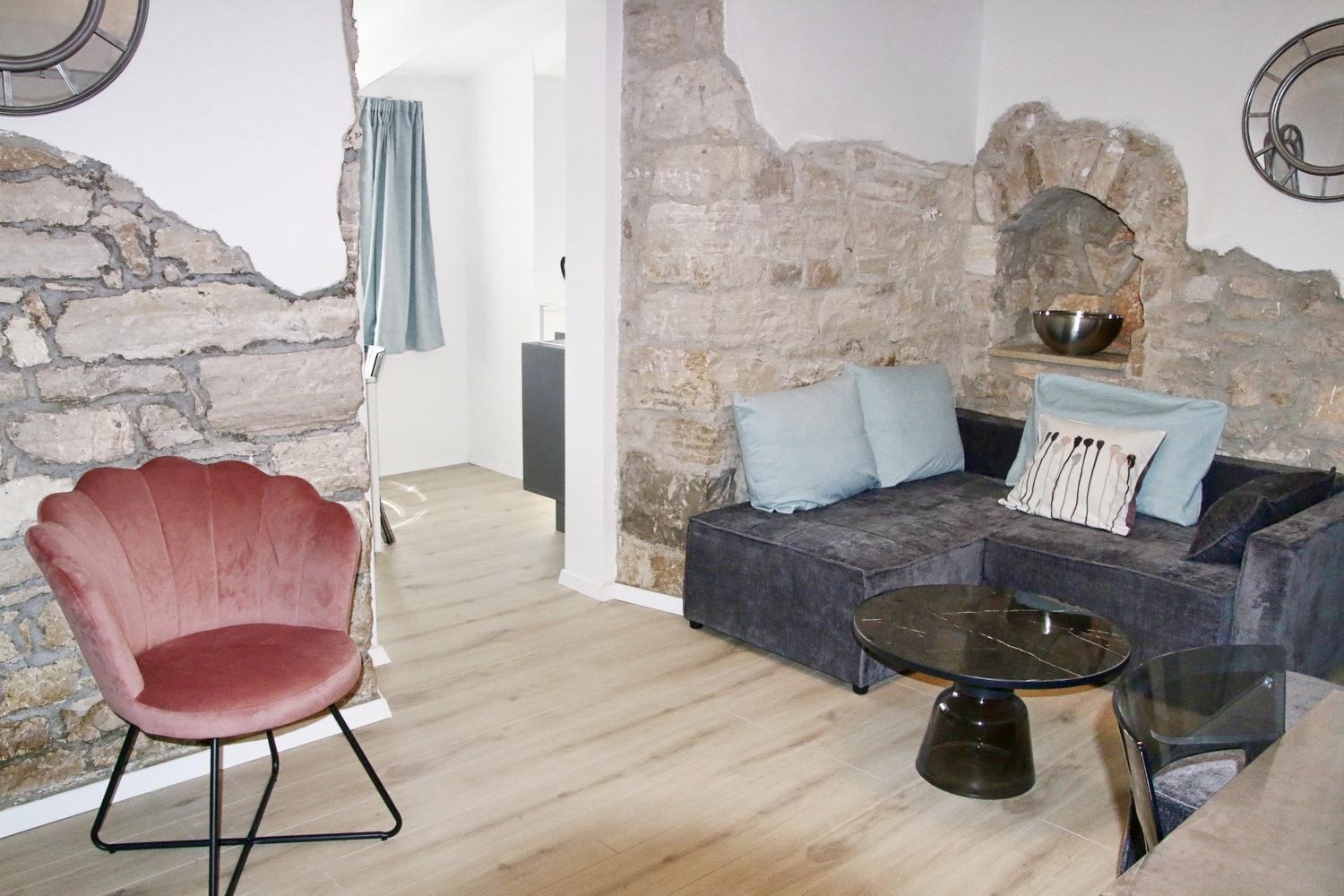 Center - With A Beautiful Terrace *