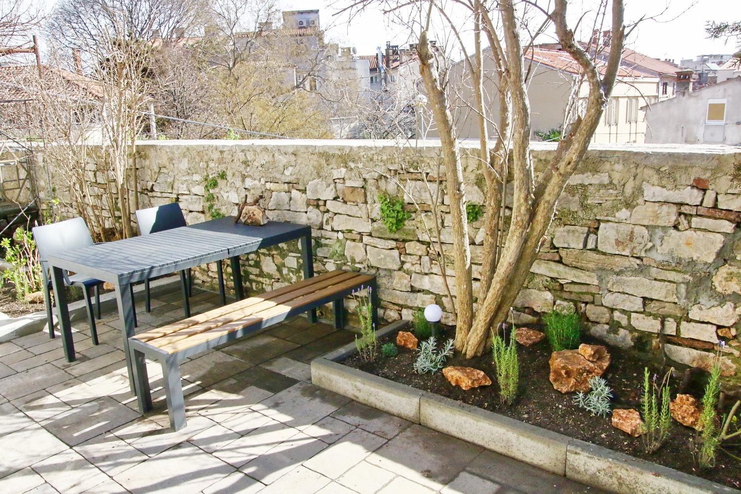Center - With A Beautiful Terrace Apartman