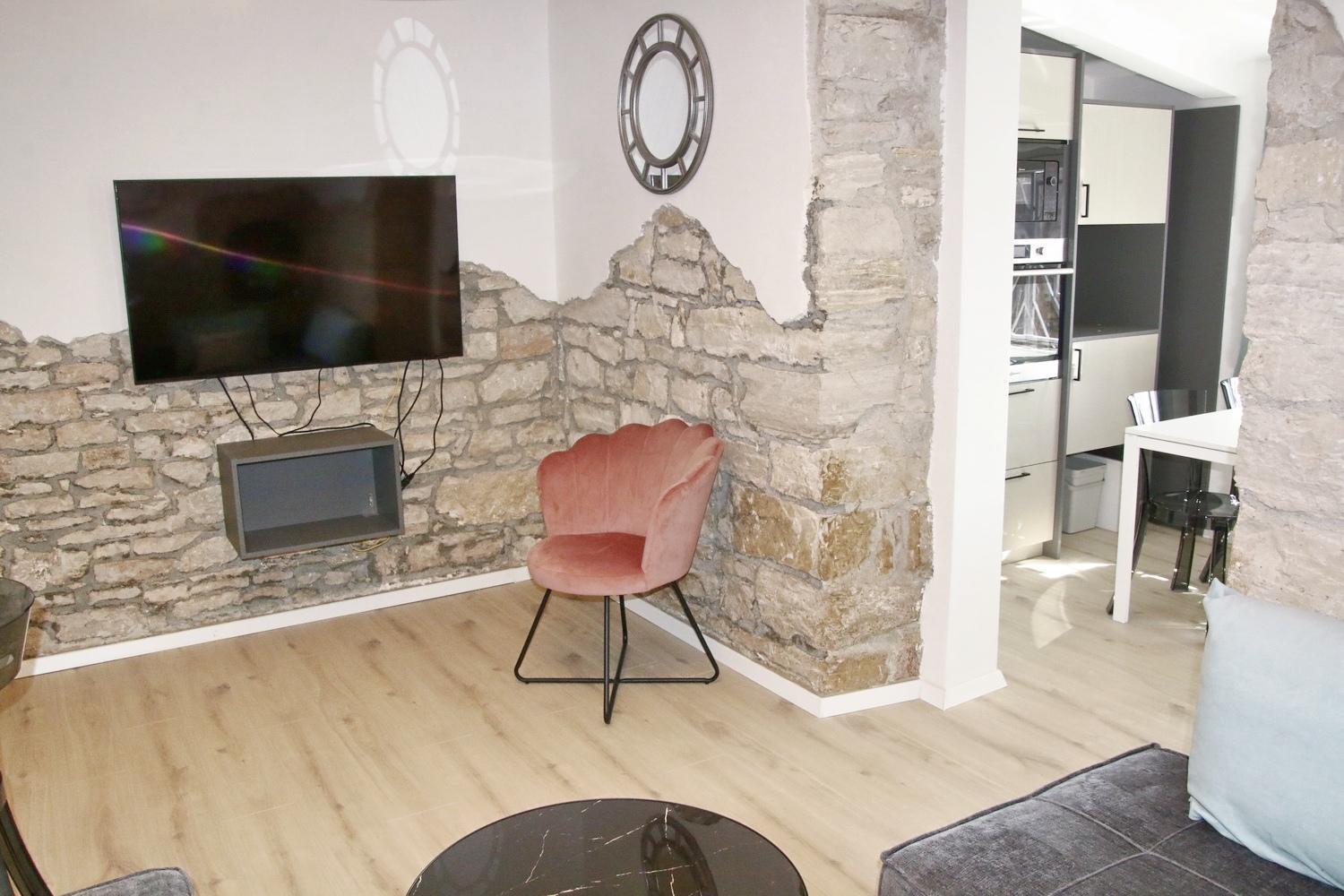 Center - With A Beautiful Terrace *